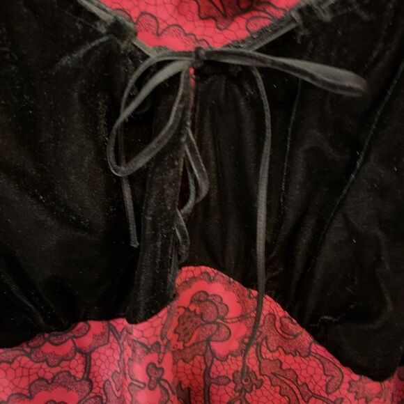 Mercer & Madison wine & black Mid Sleeve Blouse 👚 - Picture 5 of 6